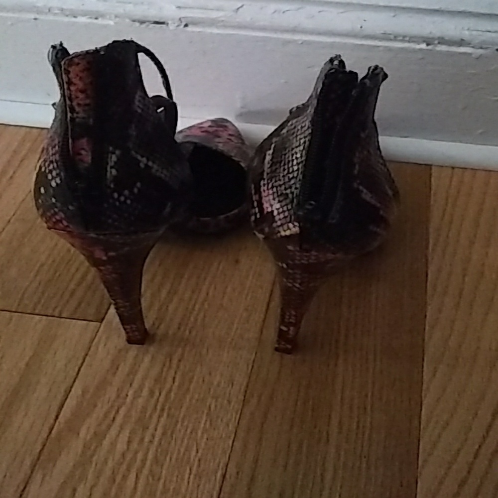 Shoes - Picture 3 of 3